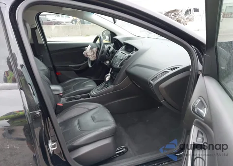 2016 Ford Focus Se z USA, uszkodzony, nr VIN 1FADP3F27GL286127